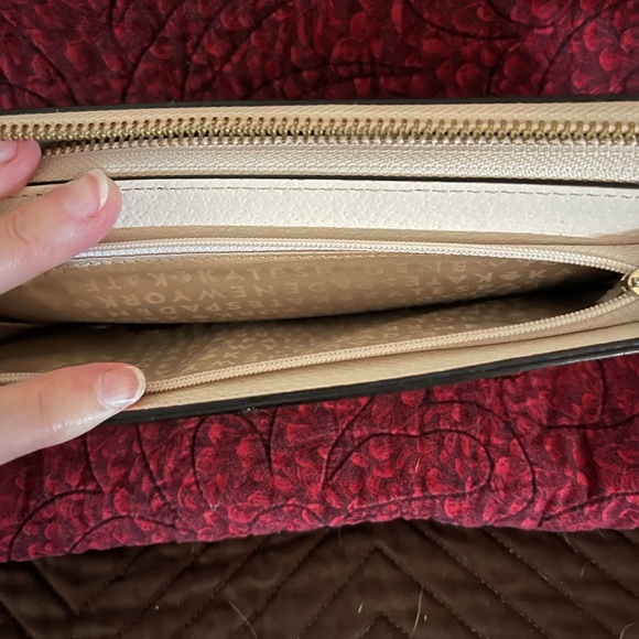 Kate spade wristlet wallet. - Picture 4 of 4